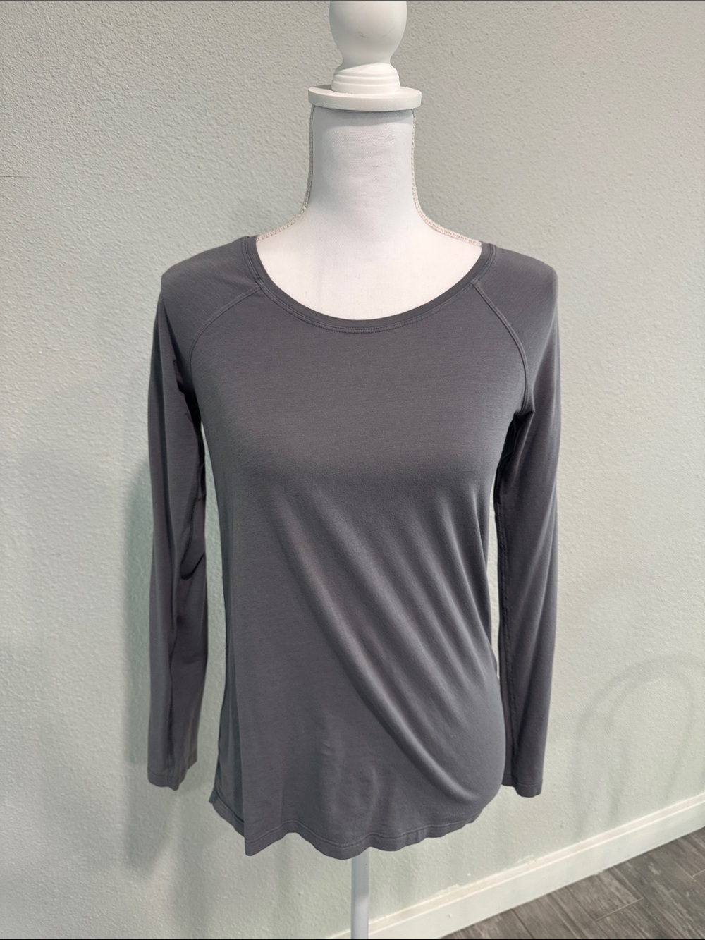 lululemon athletica Long Sleeve Scoop Neck Top - Gray